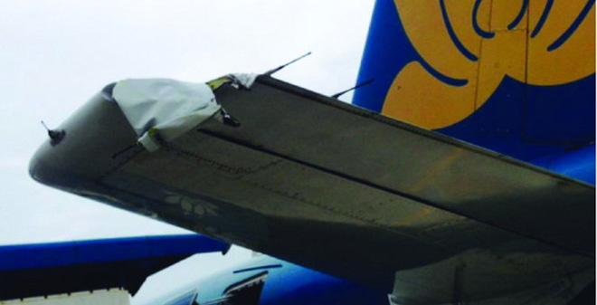 Máy bay A321 bị rách cánh tà khi đáp xuống sân bay Vinh - 1