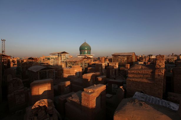 Nghĩa trang lớn nhất thế giới sắp hết chỗ vì IS - 5