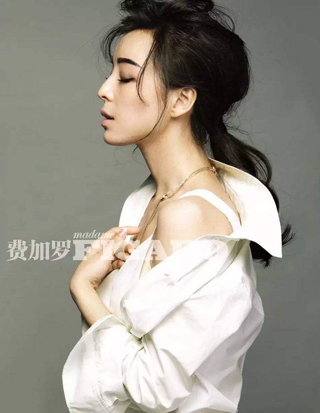 Trong một bảng báo giá bí mật về gia đi khách hầu rượu của các sao nữ nổi tiếng làng giải trí Hoa ngữ được truyền thông Trung Quốc đưa tin, tên tuổi của nữ diễn viên Trương Tịnh Sơ khiến nhiều người chú ý với mức giá “khủng” 10 triệu HKD (28 tỉ đồng).