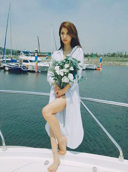 Ngạc nhiên cuộc sống thực của mĩ nữ hở hang nhất Kbiz - 18