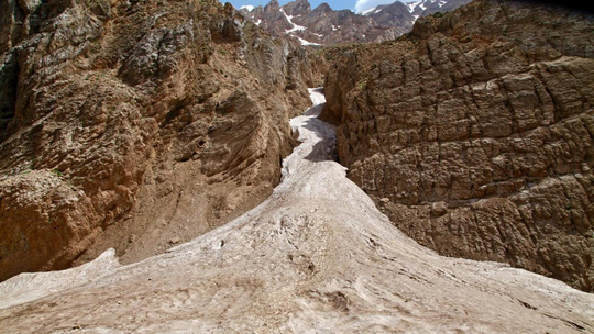 Kỳ diệu sông băng trong sa mạc Iran - 1