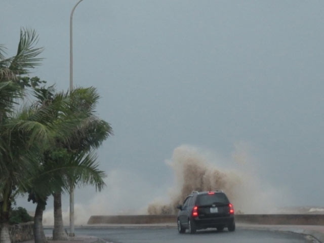 Áp thấp nhiệt đới trên biển Đông suy yếu - 1