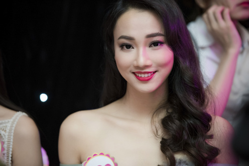 Nhan sắc kiều diễm của thí sinh Hoa hậu VN ở dạ tiệc - 13