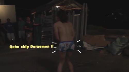 Trấn Thành mặc &#34;chíp&#34; Doraemon tung tăng trên phim trường - 1