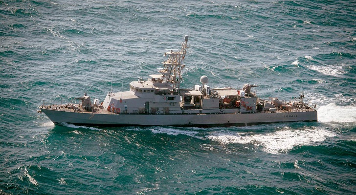 Hải quân Mỹ bắn 3 phát đạn cảnh cáo tàu Iran &#34;quấy rối&#34; - 1