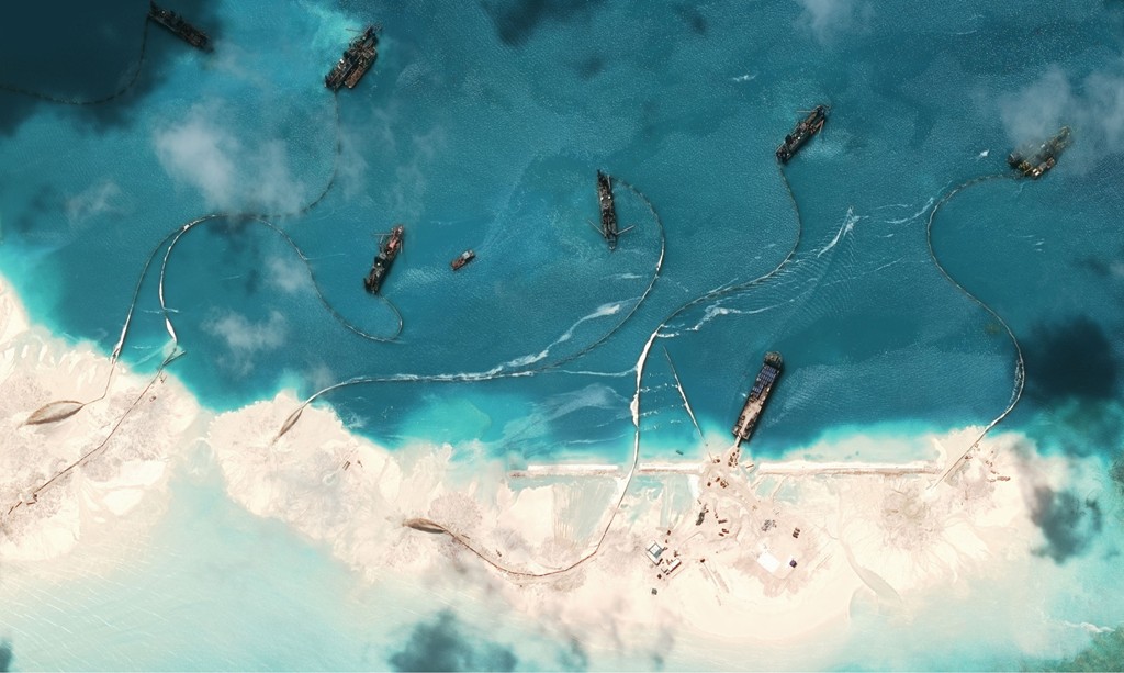 TQ lấy cát Philippines xây đảo trái phép ở Biển Đông - 1