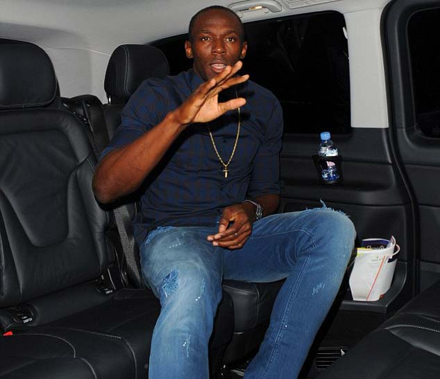 Vui chưa chán, Bolt rủ 8 người đẹp về khách sạn - 3