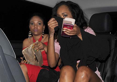 Vui chưa chán, Bolt rủ 8 người đẹp về khách sạn - 4