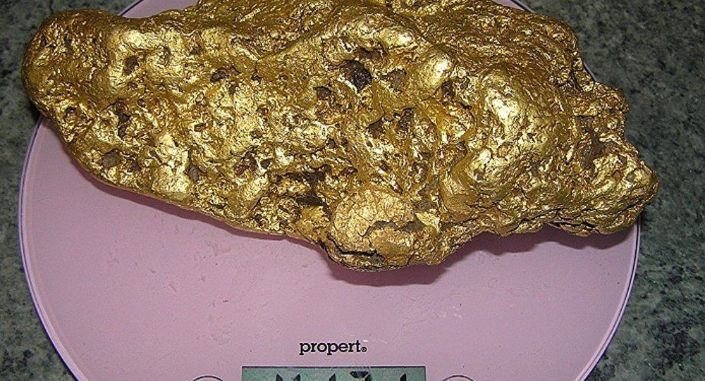 Australia: Đào được cục vàng nặng hơn 4kg - 1
