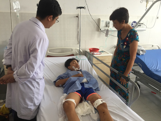 Vụ ô tô biển xanh gây tai nạn: Thêm 1 người tử vong - 2