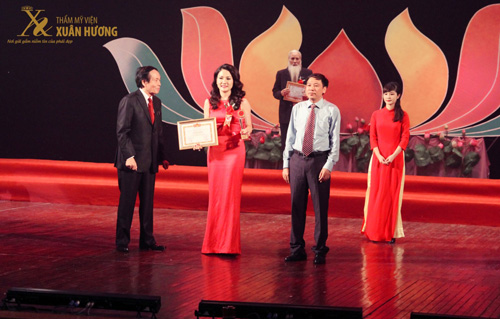TMV Xuân Hương nhận giải Top 10 thương hiệu làm đẹp hàng đầu Việt Nam - 1