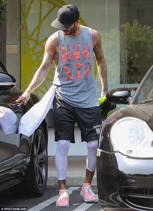 Cả cơ thể toàn hình xăm về phụ nữ trong đời David Beckham - 1