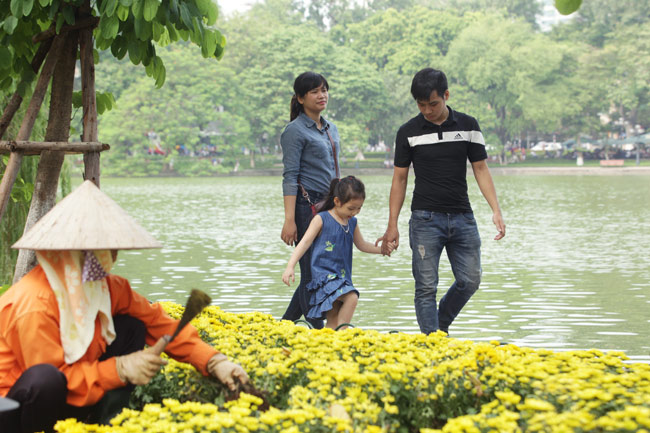 Ảnh: Nụ cười "tỏa nắng" của người Hà Nội ngày chớm thu - 5