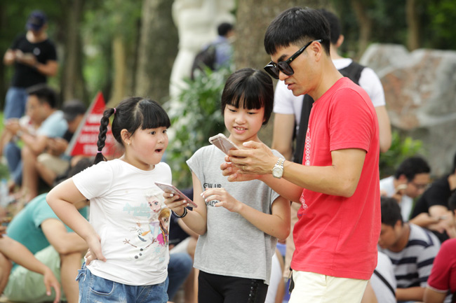 Ảnh: Nụ cười "tỏa nắng" của người Hà Nội ngày chớm thu - 13