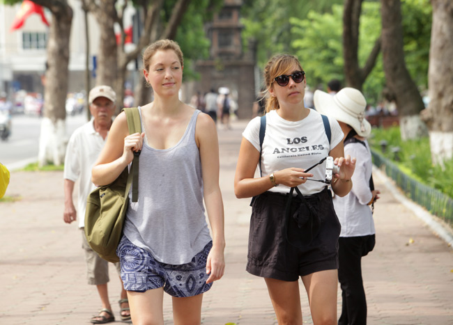 Ảnh: Nụ cười "tỏa nắng" của người Hà Nội ngày chớm thu - 9