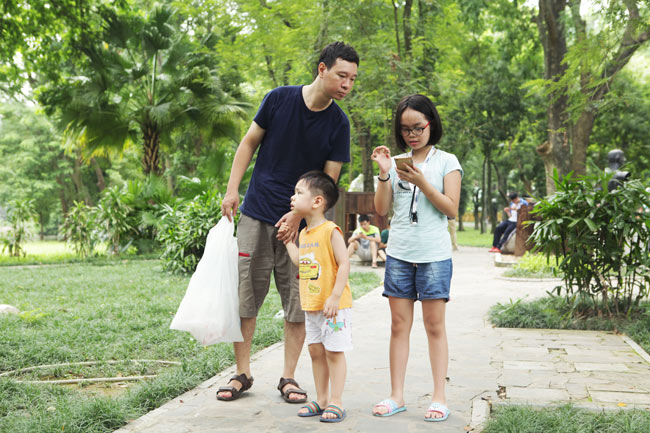 Ảnh: Nụ cười "tỏa nắng" của người Hà Nội ngày chớm thu - 12