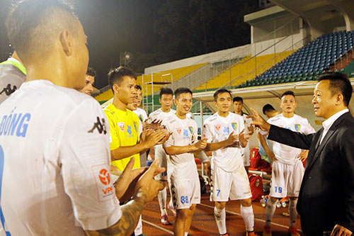 Bầu Hiển cười tươi, khen cả Hà Nội T&T lẫn Sài Gòn FC - 11