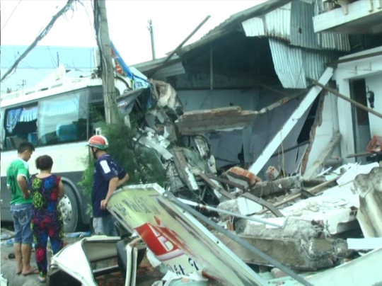 Xe hành hương gặp nạn trên đường đến nhà thờ - 2