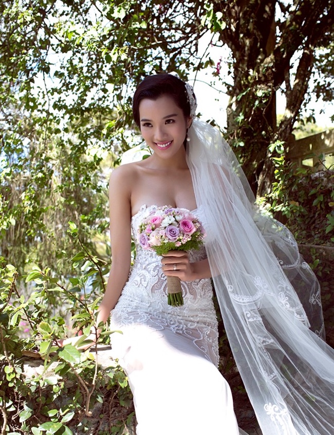Ảnh cưới Kim Cương chụp khi mang bầu 4 tháng vẫn rất cuốn hút.