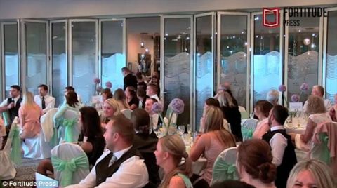 Thầy giáo nhờ học sinh gây bất ngờ trong ngày cưới - 2