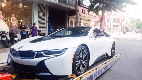 Đà Nẵng: Chồng tặng BMW i8 cho vợ làm quà sinh nhật - 1