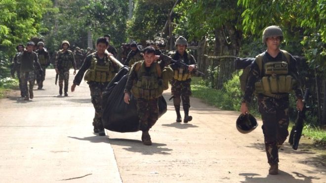 Đấu súng dữ dội, 12 lính Philippines bị khủng bố giết hại - 1