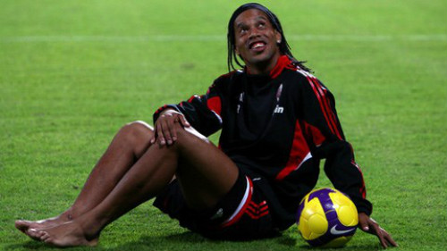 SAO Brazil thất thế: Ronaldinho, phù thủy mê chân dài (P4) - 3