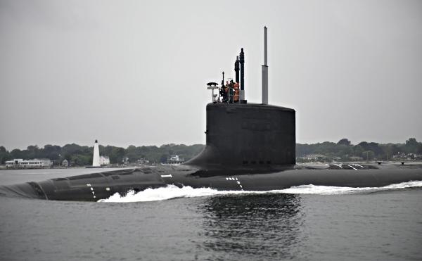 Hải quân Mỹ nhận tàu ngầm 2,7 tỉ đô của phu nhân Obama - 1