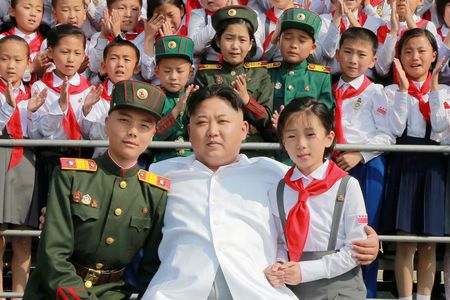 Triều Tiên kêu gọi trẻ em &#34;liều mình&#34; bảo vệ Kim Jong-un - 1