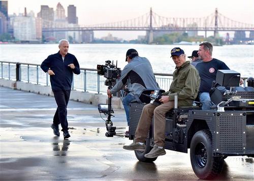 Tom Hank gây sốt với phim về vụ tai nạn máy bay "kỳ diệu" - 5