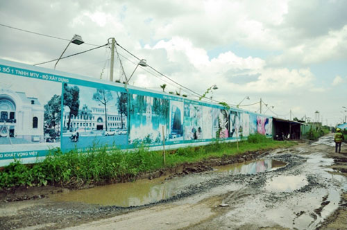 Kỳ lạ: Bệnh viện xây gần xong nhưng chưa có đường - 5