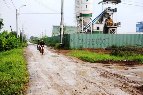 Kỳ lạ: Bệnh viện xây gần xong nhưng chưa có đường - 8