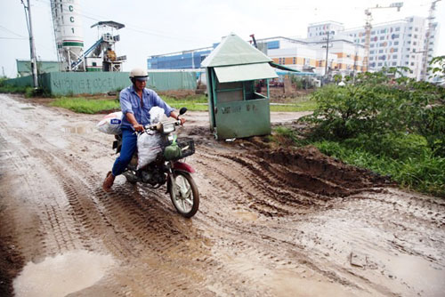 Kỳ lạ: Bệnh viện xây gần xong nhưng chưa có đường - 6