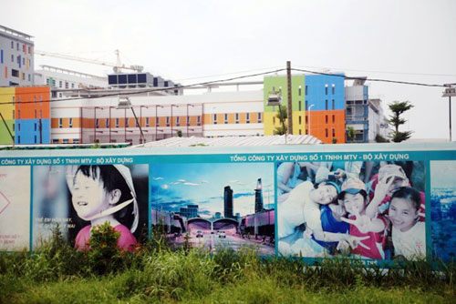 Kỳ lạ: Bệnh viện xây gần xong nhưng chưa có đường - 9