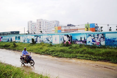 Kỳ lạ: Bệnh viện xây gần xong nhưng chưa có đường - 10