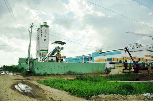 Kỳ lạ: Bệnh viện xây gần xong nhưng chưa có đường - 12