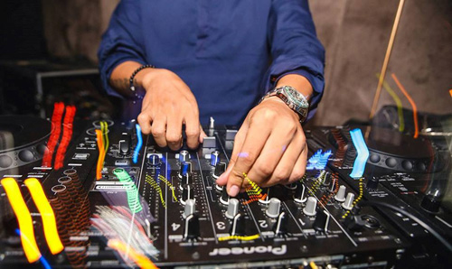 BLUE VELVET: Địa điểm giải trí mới toanh toàn trai xinh gái đẹp tại Sài Thành - 4