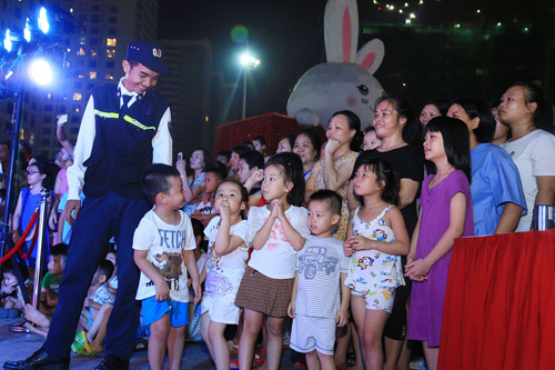 Kỷ lục Guinness mùa Trung Thu 2016: Chính thức “lên đèn” Thỏ Vincom - 5