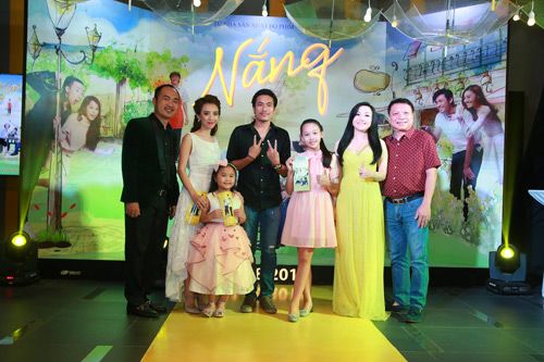 Hari Won một mình ra Hà Nội ủng hộ phim của bạn trai - 3