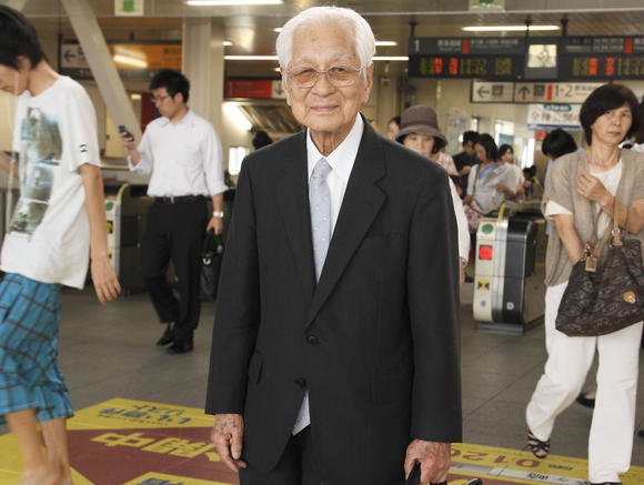 Lão ông Nhật Bản trăm tuổi vẫn hăng say lao động - 1