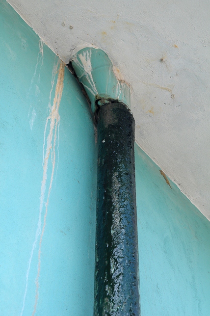 Thang máy chung cư tê liệt, trẻ nhỏ &#34;bò&#34; cầu thang bộ - 11