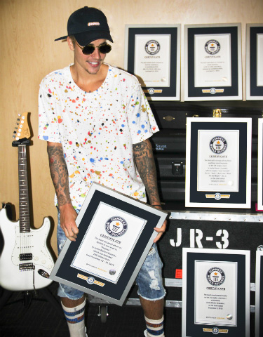 Justin Bieber lập 8 kỷ lục Guinness thế giới - 1