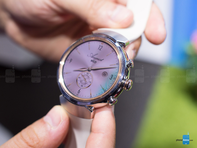 Nhà sản xuất Đài Loan vừa chính thức tung ra thị trường đồng hồ thông minh thế hệ mới Asus ZenWatch 3 ngay trước thềm triển lãm IFA 2016.