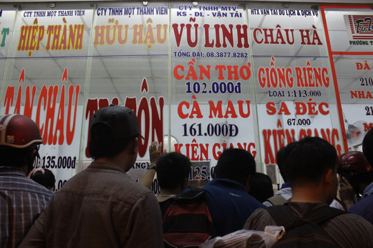 Ngàn người vật vạ thâu đêm ở Bến xe Miền Tây - 2
