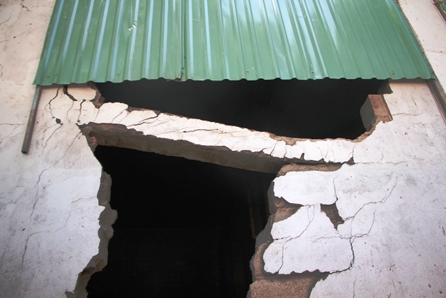 Sau 10 năm khánh thành, gầm cầu tiền tỷ nứt toác, đổ sập - 3