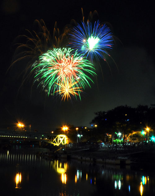 Pháo hoa lung linh trên bầu trời Sài Gòn mừng Tết Độc lập - 5