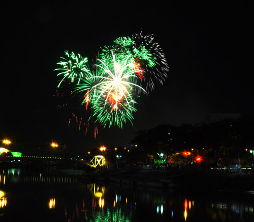 Pháo hoa lung linh trên bầu trời Sài Gòn mừng Tết Độc lập - 6