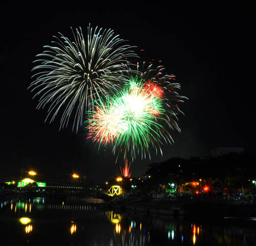 Pháo hoa lung linh trên bầu trời Sài Gòn mừng Tết Độc lập - 10