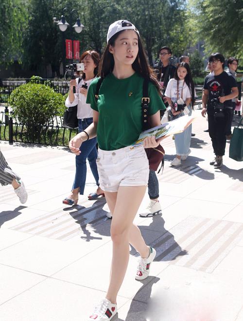 Tân sinh viên nghệ thuật TQ hút hồn ngày nhập học - 4