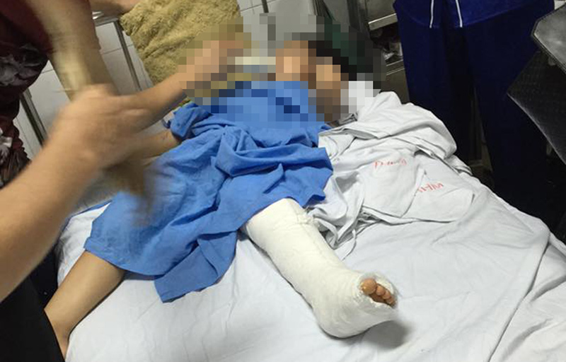 Clip: Ô tô đâm bé gái nhập viện bỏ trốn khiến dân mạng phẫn nộ - 3